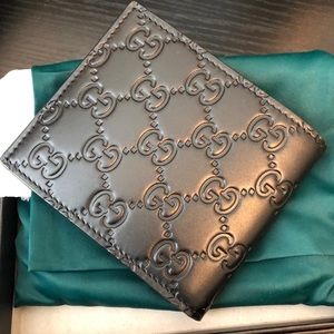 Black Gucci Signature leather Wallet